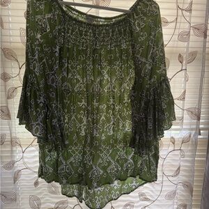 Elegant Green Patterned Blouse